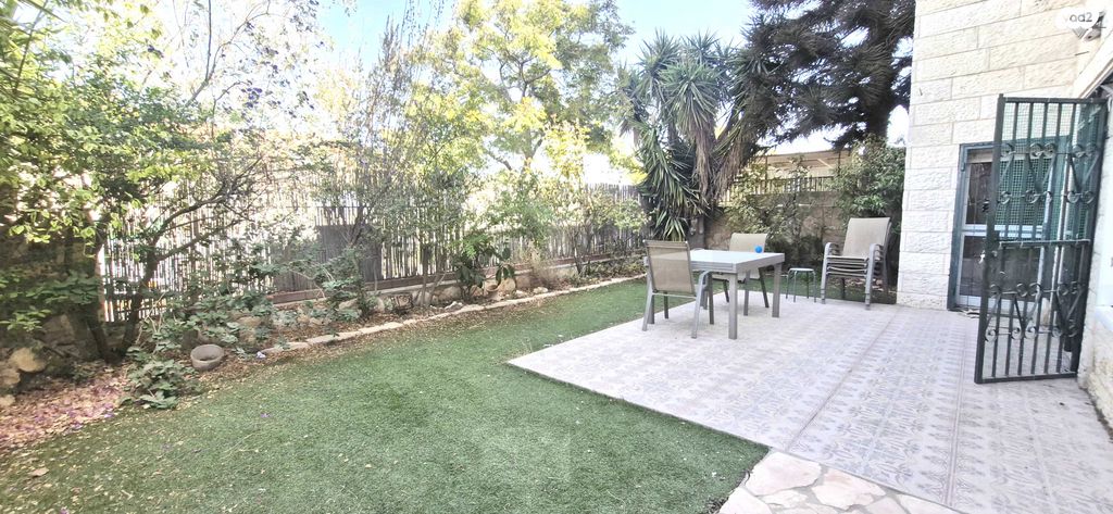 דירת גן, משה גבירצמן, פסגת זאב, ירושלים