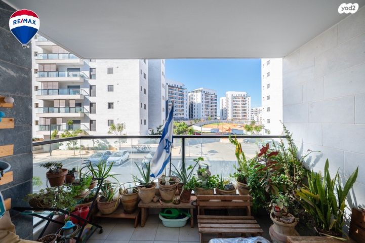 דירה, עמירם, פרדס חנה כרכור