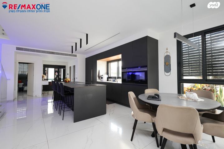 דו משפחתי, כפר סבא