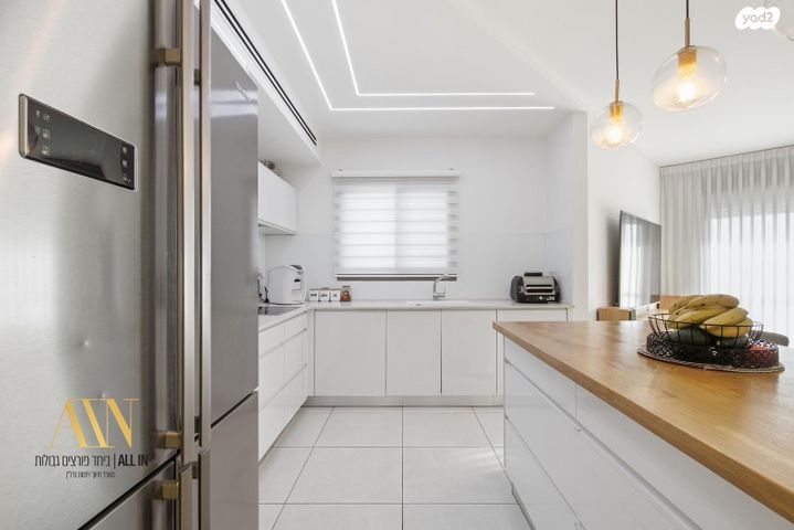 דירה, הרבי מלובאוויטש, השחר, דימונה