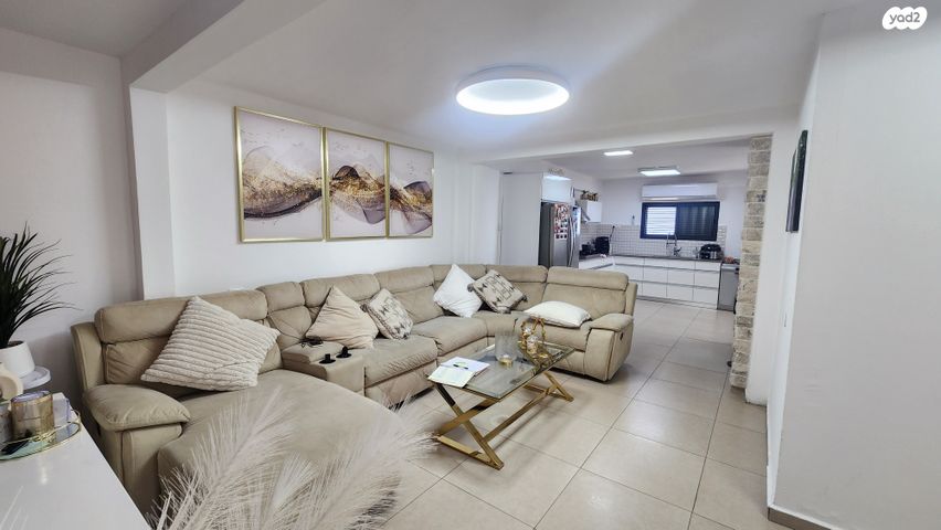 דו משפחתי, רמת מנחם בגין, צפת