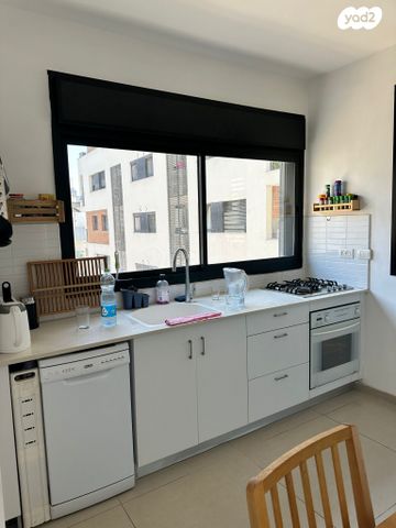 דירה, יואב 18, חרוזים, רמת גן