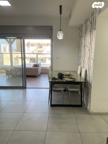 גג/ פנטהאוז, עוזי חיטמן, משכנות האומנים, קרית מוצקין