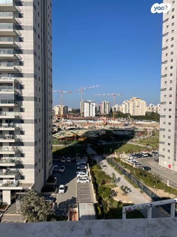 גג/ פנטהאוז, עוזי חיטמן, משכנות האומנים, קרית מוצקין