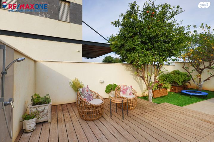 דו משפחתי, כפר סבא