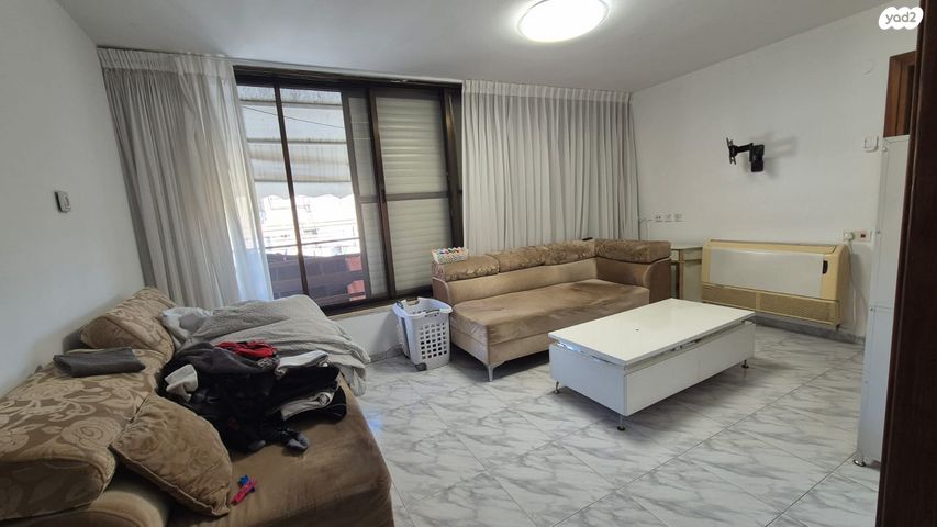 דירה, דוד המלך, האצטדיון, טבריה