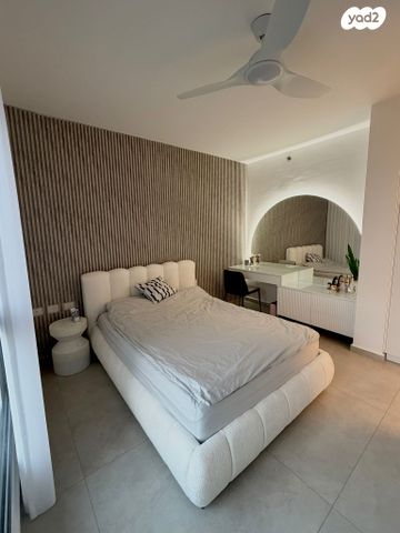 דירה, ש"י עגנון, משכנות האומנים, קרית מוצקין