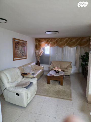 דירה, יציאת אירופה תש"ז 7, קרית שפרינצק, חיפה