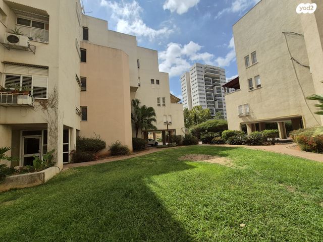 דירה, יגאל ידין, גבעתי, רחובות