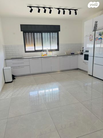 דופלקס, עץ השדה 38, אדמית / יערית, שלומי