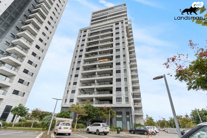 שולמית אלוני 13