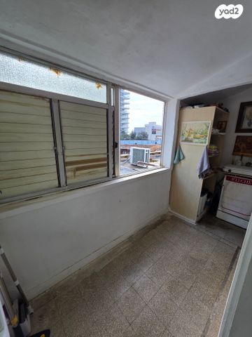 דירה, שבטי ישראל, גבעת אולגה, חדרה