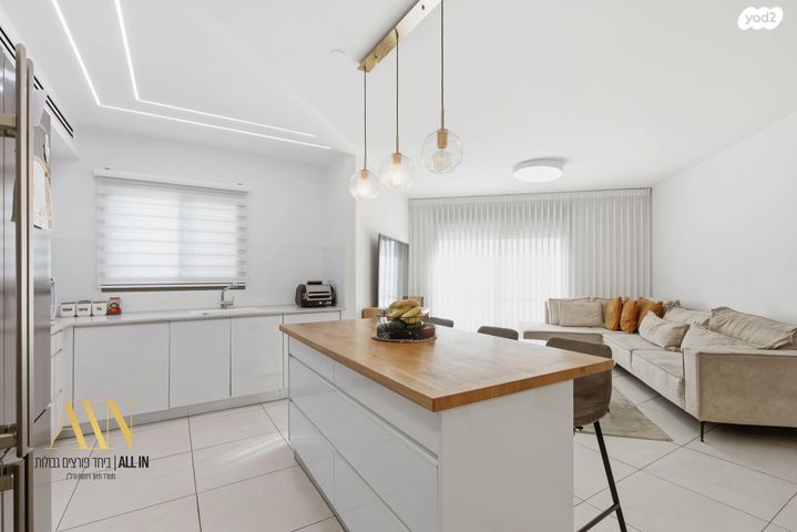 דירה, הרבי מלובאוויטש, השחר, דימונה