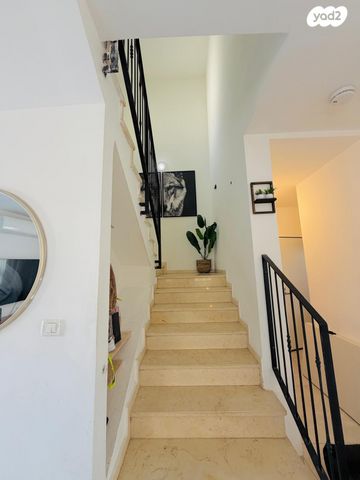 דופלקס, עץ השדה 38, אדמית / יערית, שלומי