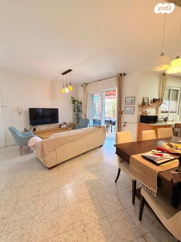 דירת גן, השיקמה, צמח השדה, מעלה אדומים