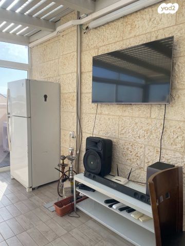 גג/ פנטהאוז, עוזי חיטמן, משכנות האומנים, קרית מוצקין