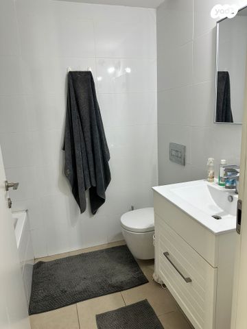 דירה, יואב 18, חרוזים, רמת גן