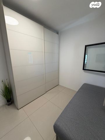 דירה, גרשון אבנר, ארמון הנציב, תלפיות מזרח, ירושלים