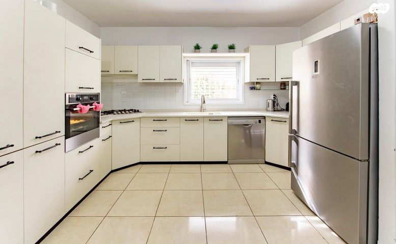 אוסטשינסקי 