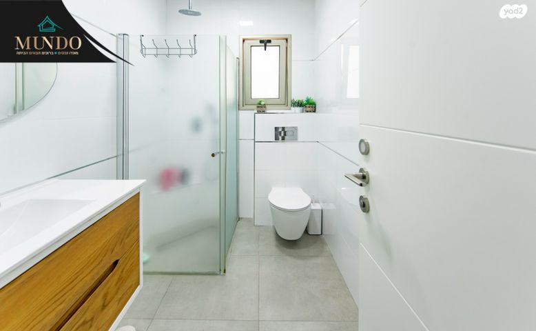 דירה, אפרים קישון, חתני פרס ישראל, באר יעקב