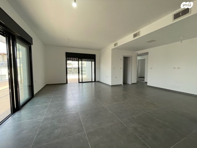 גג/ פנטהאוז, נחמיה עמינוח, קרית הרב סלומון, פתח תקווה