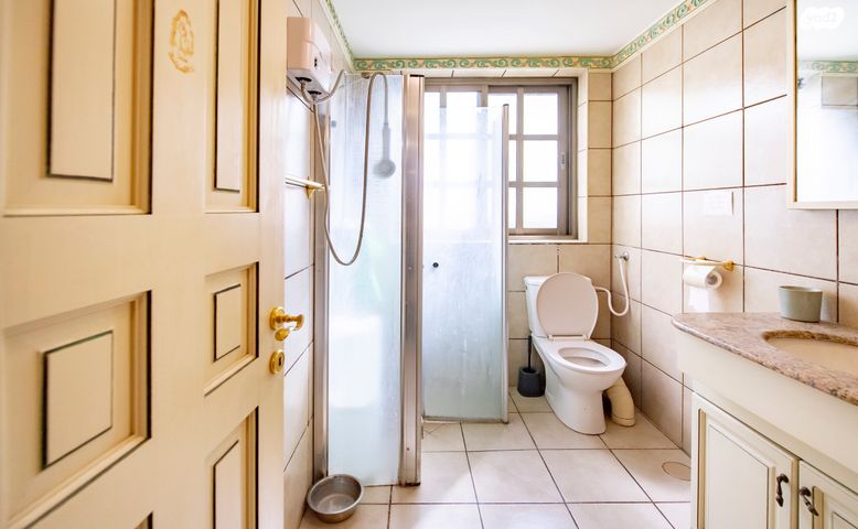 דו משפחתי, שמעון הצדיק, נווה נאמן, הוד השרון