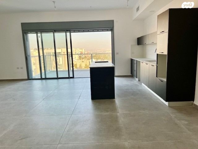 גג/ פנטהאוז, ש"י עגנון, שיכון רסקו, קרית אונו