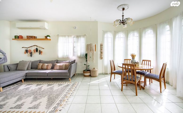 דו משפחתי, שמעון הצדיק, נווה נאמן, הוד השרון