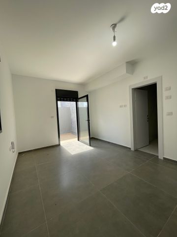 גג/ פנטהאוז, נחמיה עמינוח, קרית הרב סלומון, פתח תקווה