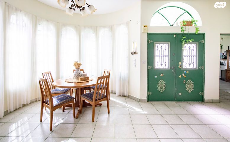 דו משפחתי, שמעון הצדיק, נווה נאמן, הוד השרון