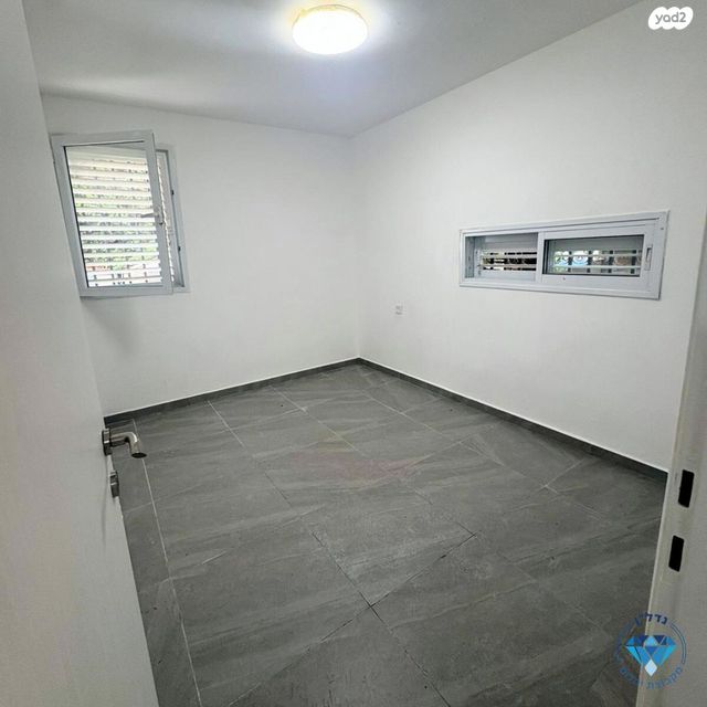 דירה, רחבעם זאבי, נס ציונה