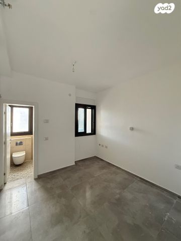 דירה, משגב עם 4, קרית שלום, תל אביב יפו