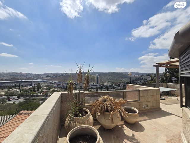 דירת גן, ברכה צפירה, רמת שרת, ירושלים