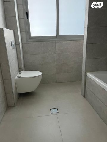 דירה, ז'בוטינסקי 10, מרכז דרום, רעננה