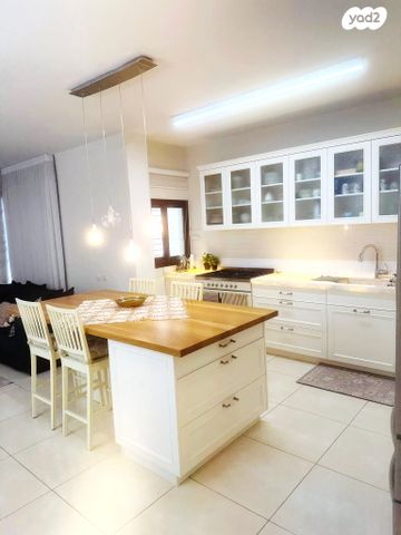 דירה, עוזי חיטמן, נתניה