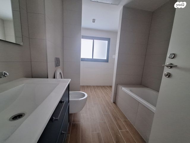 דירה, דניאל 3, בת ים