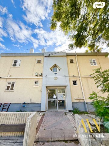 שדרות יגאל אלון 6