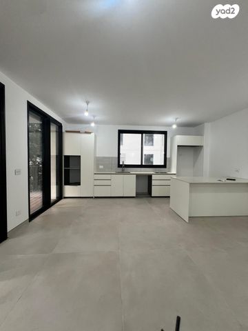 זכרון יעקב 11