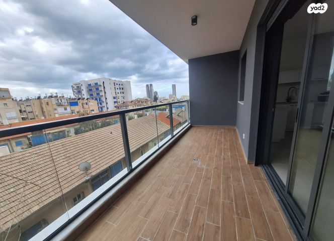 דירה, דניאל 3, בת ים