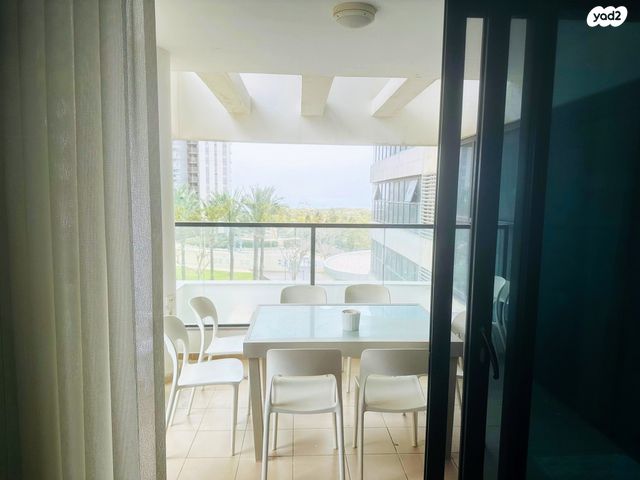 דירה, עוזי חיטמן, נתניה