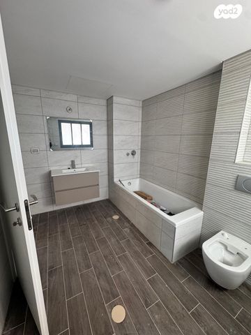 דירה, סנונית 15, גבעת אלונים, קרית אתא