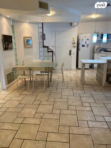 דופלקס, קרית הפרחים - 2005, רעננה