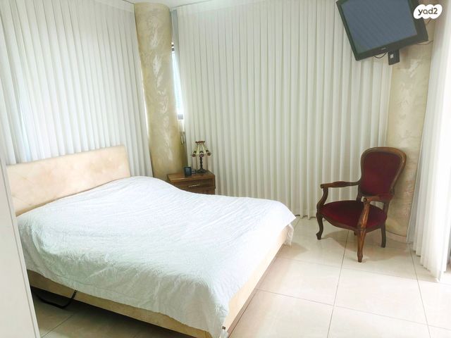 דירה, עוזי חיטמן, נתניה