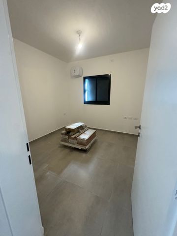 דירה, הרב הרצוג 8, צפון מערב מרכז העיר, נתניה