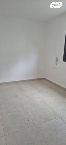 דירה, יצחק שמיר, עפולה