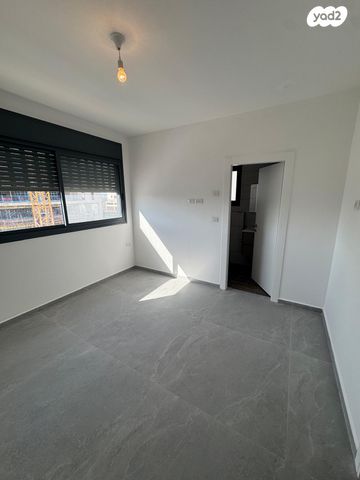 דירה, סנונית 15, גבעת אלונים, קרית אתא