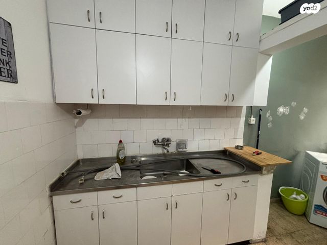 דירה, רות, חרוזים, רמת גן