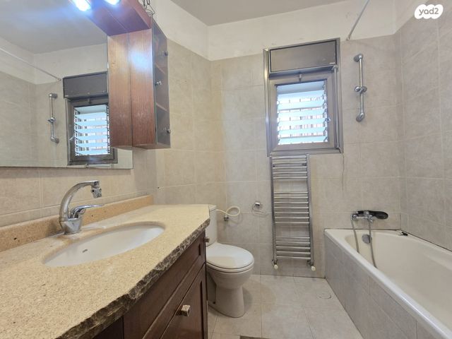 דירת גן, ברכה צפירה, רמת שרת, ירושלים