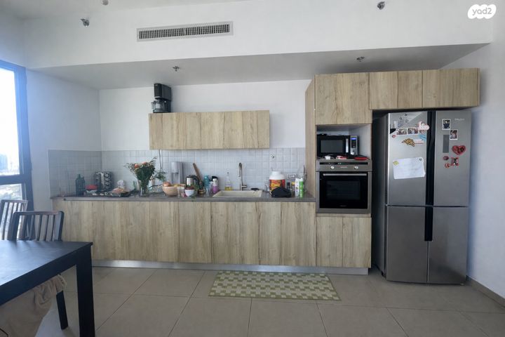 מונטיפיורי, הרכבת