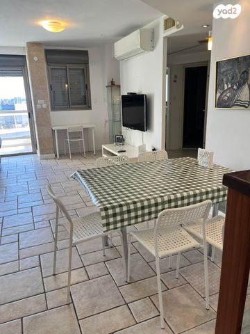 דופלקס, קרית הפרחים - 2005, רעננה